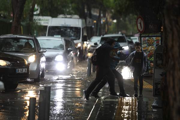  İzmir'de Sağanak Etkili Oluyor