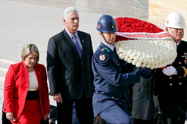 Küba Devlet Başkanı Bermudez, Anıtkabir'i ziyaret etti