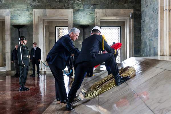 Küba Devlet Başkanı Bermudez, Anıtkabir'i ziyaret etti