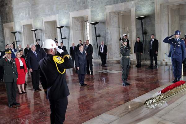 Küba Devlet Başkanı Bermudez, Anıtkabir'i ziyaret etti