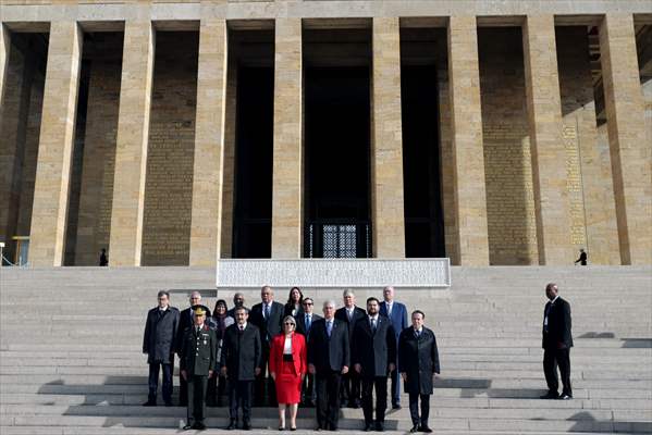 Küba Devlet Başkanı Bermudez, Anıtkabir'i ziyaret etti