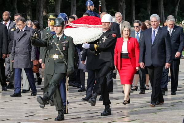 Küba Devlet Başkanı Bermudez, Anıtkabir'i ziyaret etti