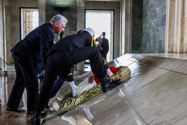 Küba Devlet Başkanı Bermudez, Anıtkabir'i ziyaret etti