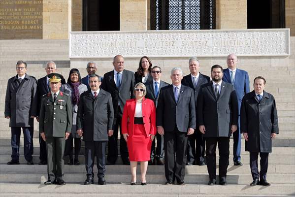 Küba Devlet Başkanı Bermudez, Anıtkabir'i ziyaret etti