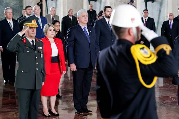 Küba Devlet Başkanı Bermudez, Anıtkabir'i ziyaret etti