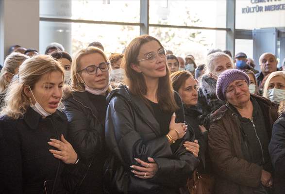 Oyuncu Özge Ulusoy'un babası için Ankara'da cenaze töreni düzenlendi