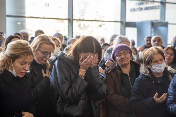 Oyuncu Özge Ulusoy'un babası için Ankara'da cenaze töreni düzenlendi