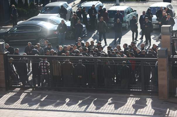 Başkentte bazı özel halk otobüsü şoförleri CHP Genel Merkezi önünde toplandı 