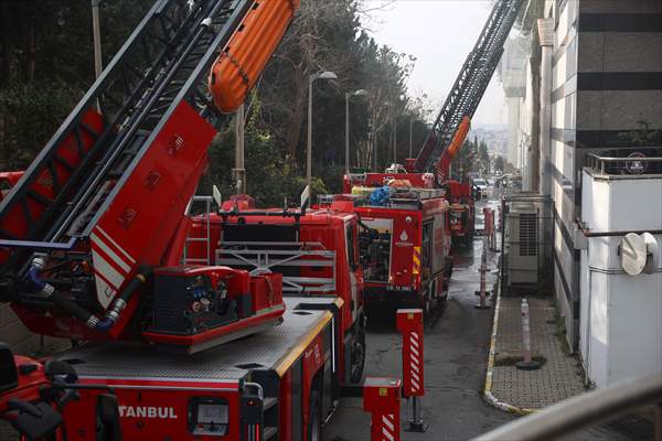 İstanbul'da Bir AVM'de Yangın Çıktı