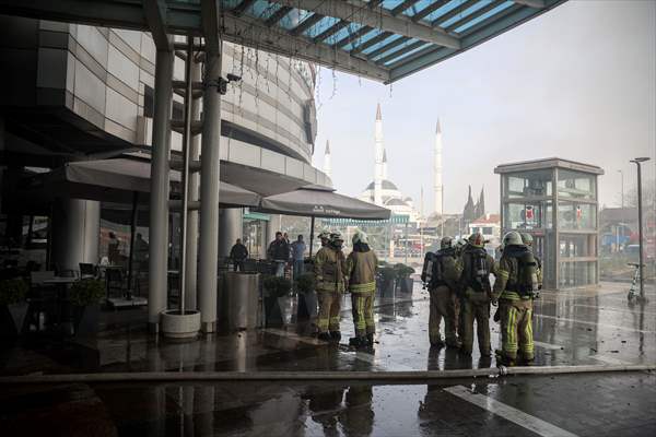 İstanbul'da Bir AVM'de Yangın Çıktı