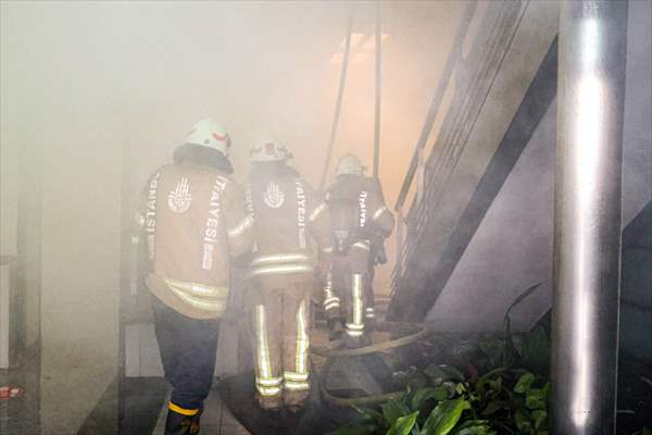 İstanbul'da Bir AVM'de Yangın Çıktı