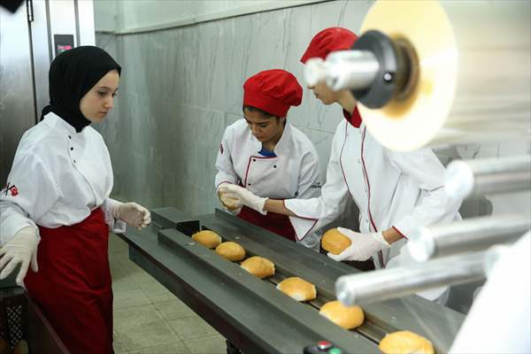 Adana'da Öğretmenevi Ve Pansiyonlu Okulların Ekmeği Meslek Liselilerinden