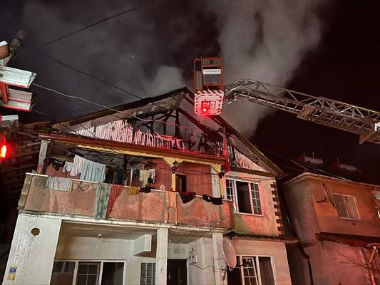 Sakarya'da Evde Çıkan Yangın Söndürüldü