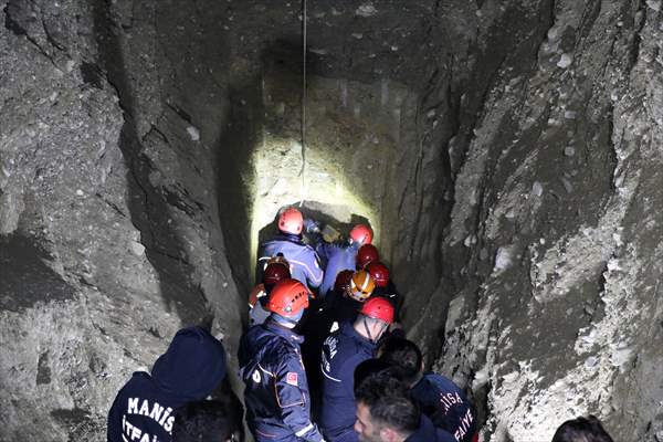 Manisa'da Kuyuya Düşen Baba Ve Oğlunun Cansız Bedenine Ulaşıldı