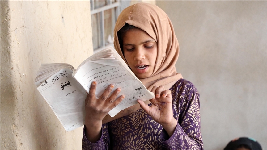 Afganistan'da 1,2 Milyon Kız, Ortaokul Öğrenimini Sürdüremiyor