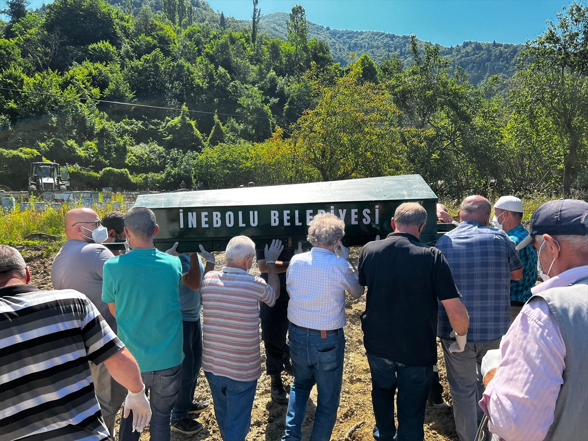 Selde Sürüklenen Naaş Yeniden Defnedildi