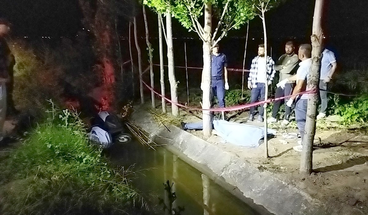 Sakarya'da Sulama Kanalına Devrilen Motosiklet Sürücüsü Öldü
