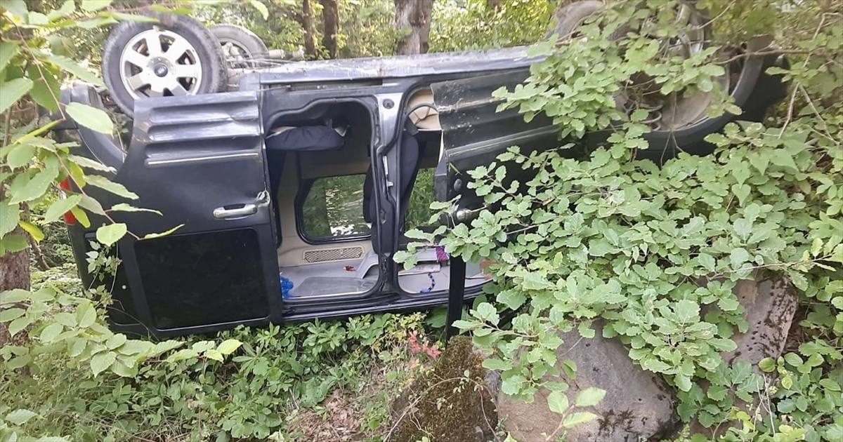 Trabzon'da Otomobil Uçuruma Devrildi, 1 Ağır Yaralı