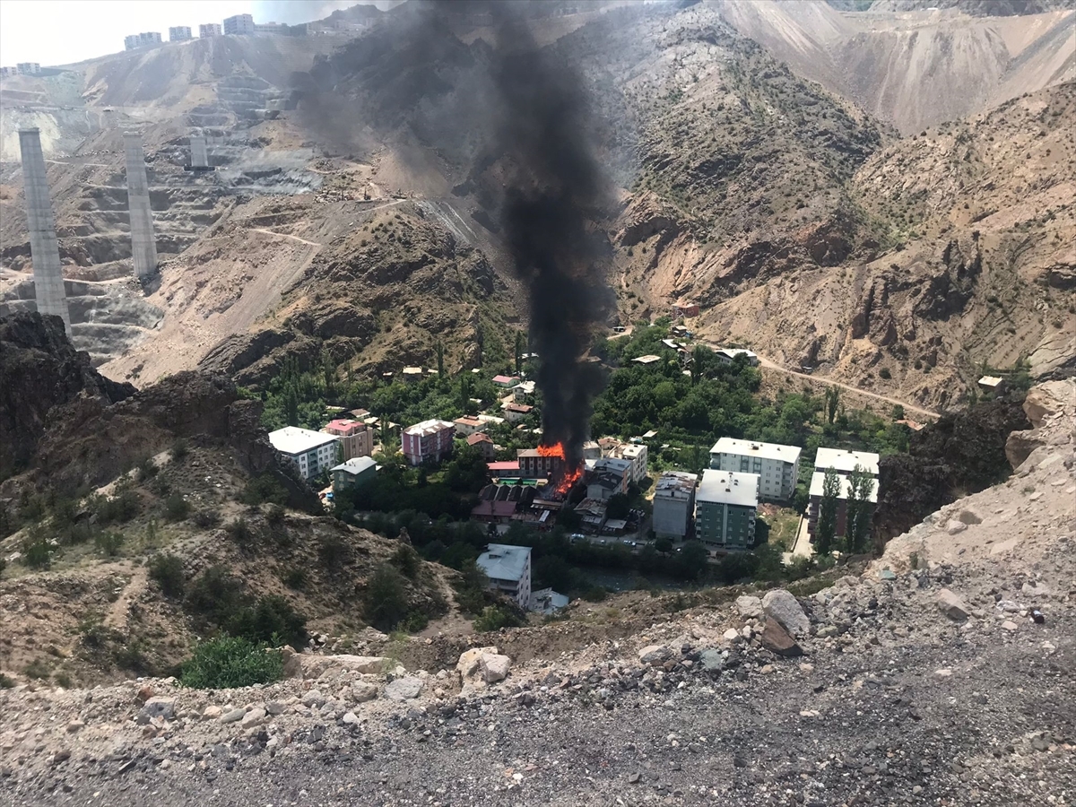 Artvin'de Bir Otelde Yangın Çıktı