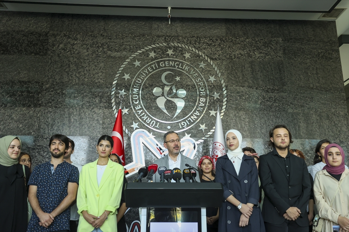 Bakan Kasapoğlu, yazın 81 ilde yurtların gençlere ücretsiz hizmet vereceğini açıkladı: