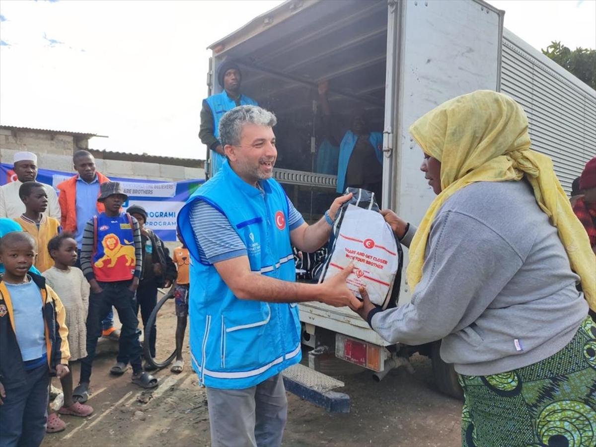 TDV, Zambiya'da 3 Bin Aileye Kurban Eti Dağıttı