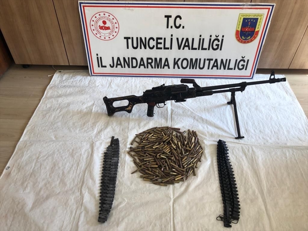 Tunceli'de Teröristlere Ait Silah ve Mühimmatlara El Konuldu