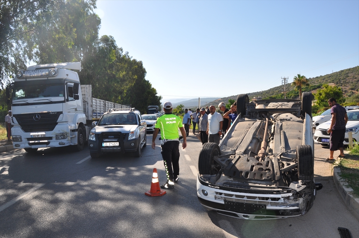 Mersin'de Otomobil Motosiklete Çarptı 2 Yaralı