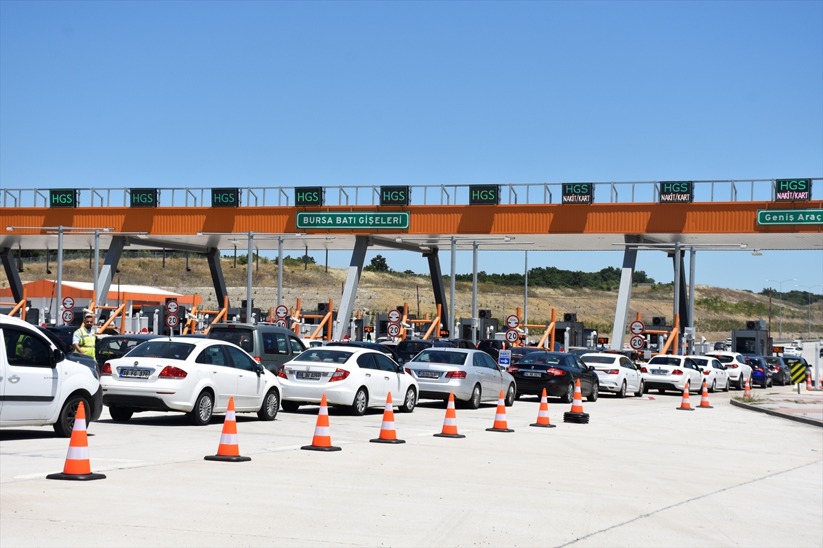 İstanbul-İzmir Otoyolu'nda Hafta Sonunda Tatil Dönüşü Yoğunluğu Yaşandı