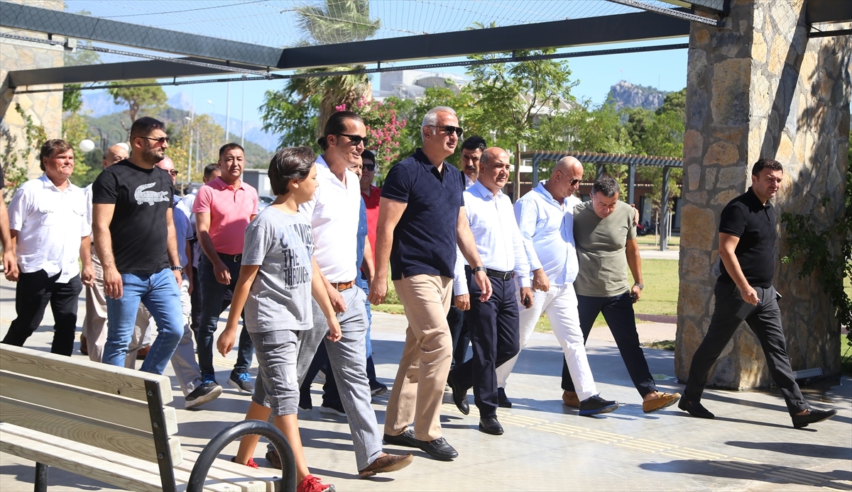 Kültür ve Turizm Bakanı Ersoy, Antalya'da Muhtarlarla Bir Araya Geldi:
