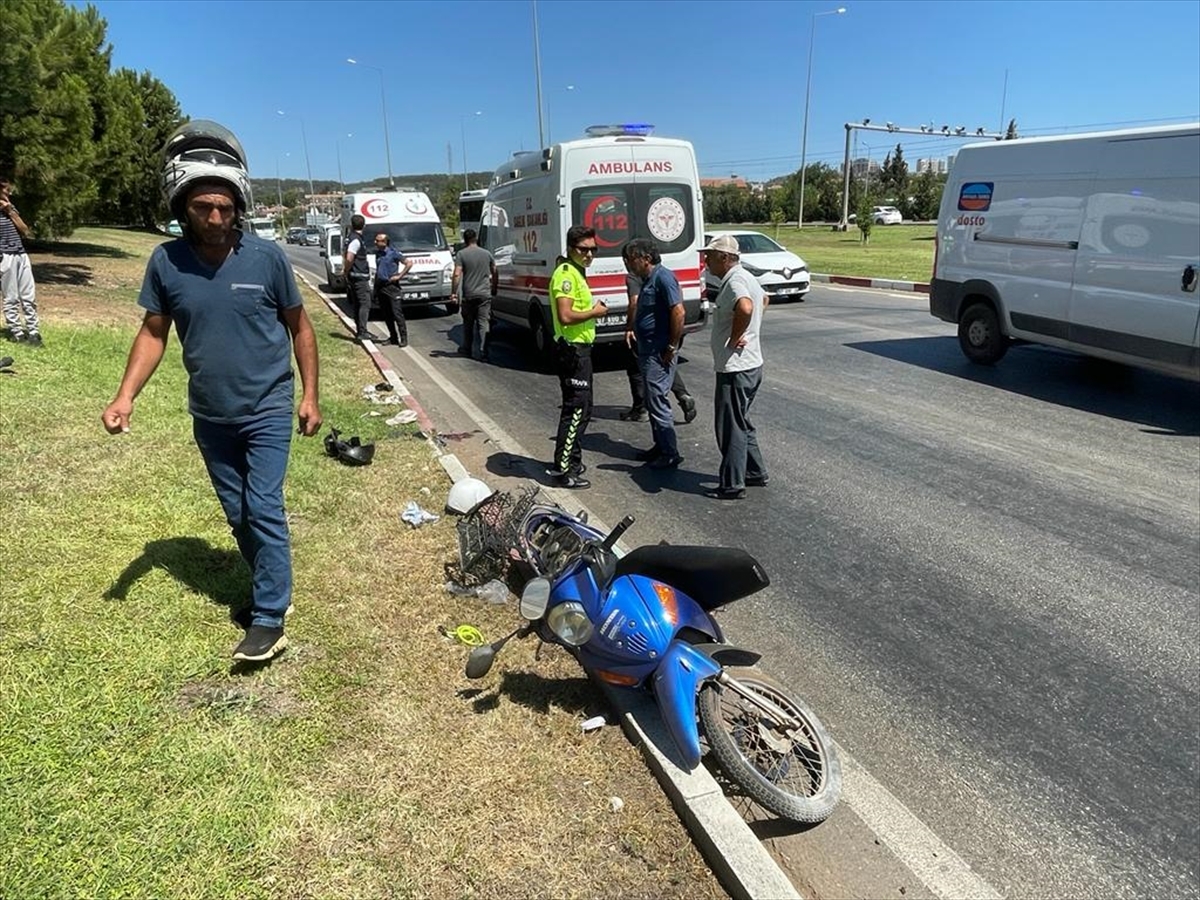 Antalya'da Motosiklet İle Kamyonun Çarpıştı 1 Ağır Yaralı