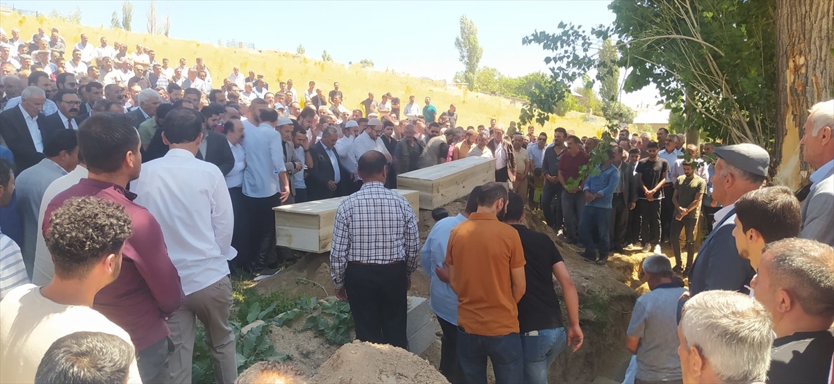 Arazi Kavgasında Öldürülen 4 Kişinin Cenazesi Van'da Toprağa Verildi