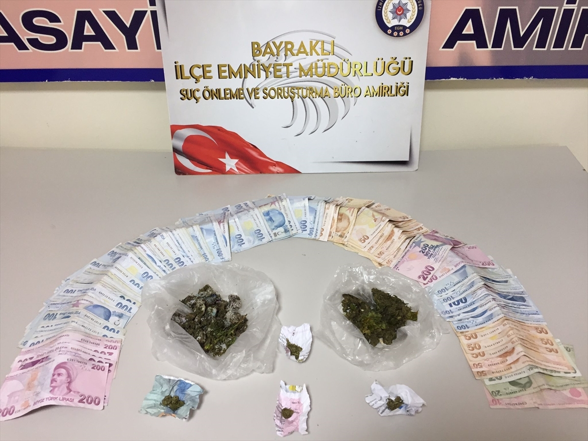 İzmir'de Tuvalete Atılan Uyuşturucu Gider Borusu Kazılarak Ele Geçirildi 3 Şüpheli Gözaltına Alındı