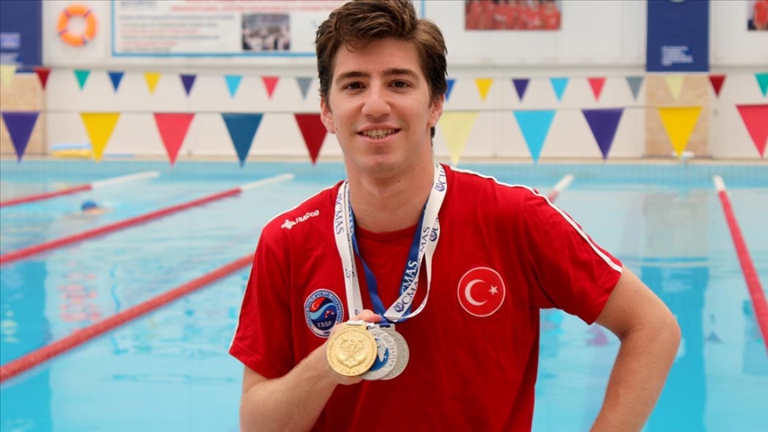 Milli su altı sporcusu Derin Toparlak'tan Paletli Yüzme Dünya Şampiyonası'nda bronz madalya başarısı