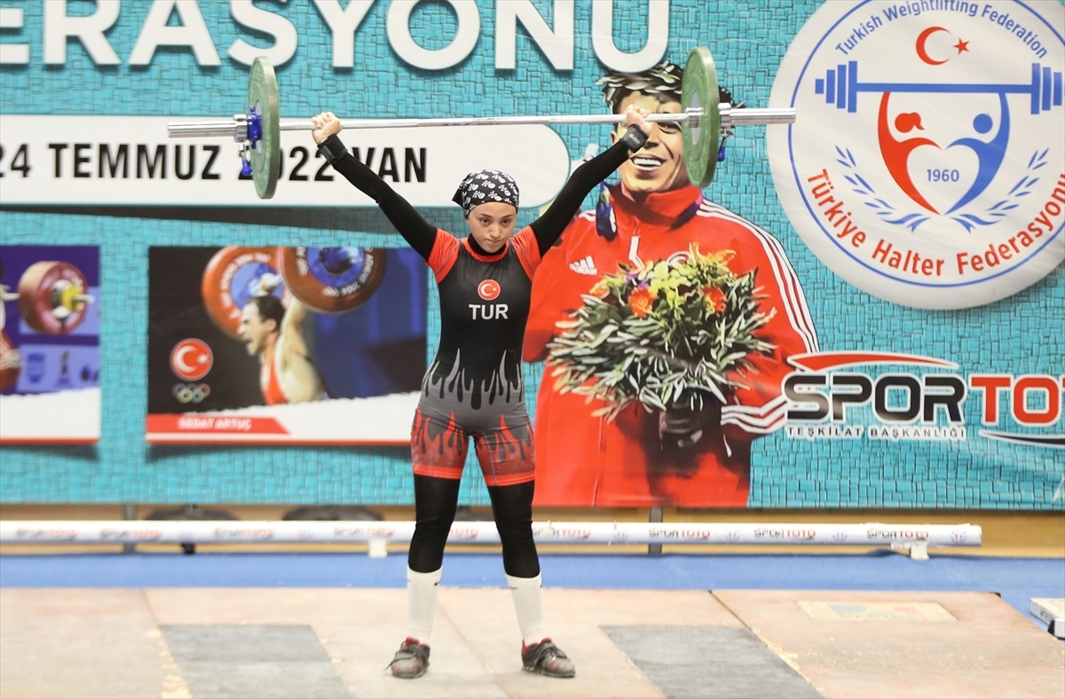 Türkiye Gençler Halter Şampiyonası Van'da Başladı