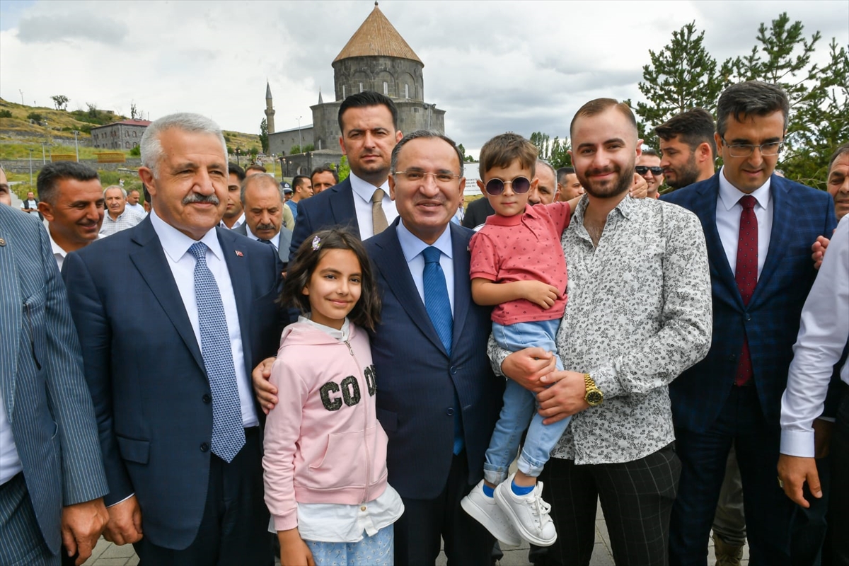 Adalet Bakanı Bozdağ, Kars'ta Vatandaşlarla Görüştü