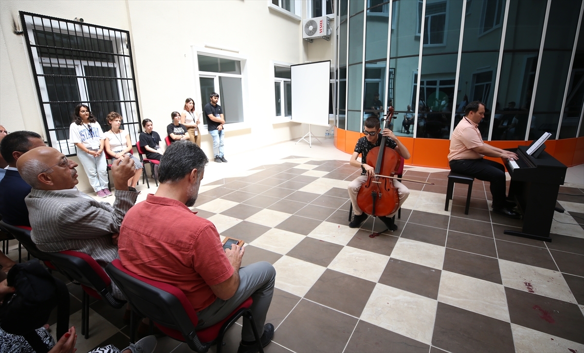 Çanakkale'de Otizmli Öğrenciler Üniversitedeki Müzik Eğitimlerini Tamamladı