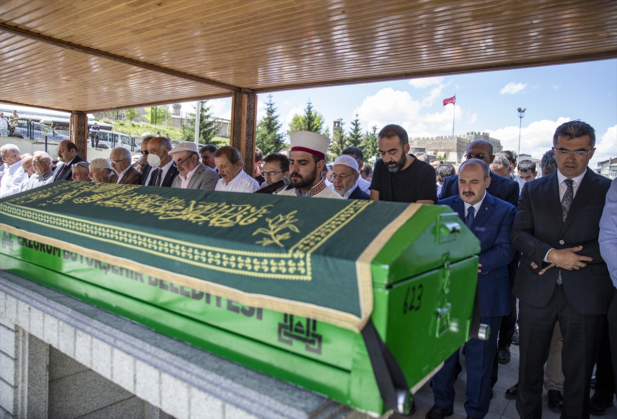 Erzurum Büyükşehir Belediyesi Eski Başkanı Uykusuz'un Cenazesi Defnedildi