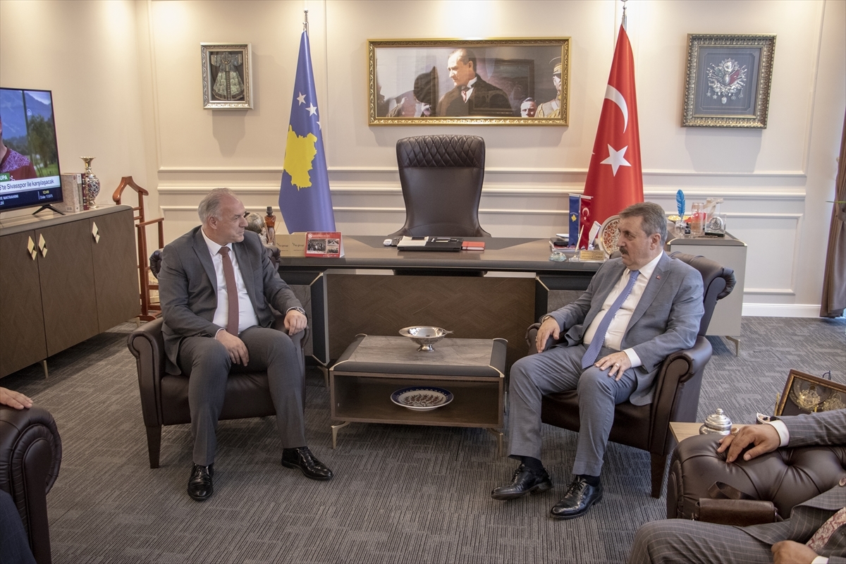BBP Genel Başkanı Destici, Kosova'nın Prizren Kentinde Temaslarda Bulundu