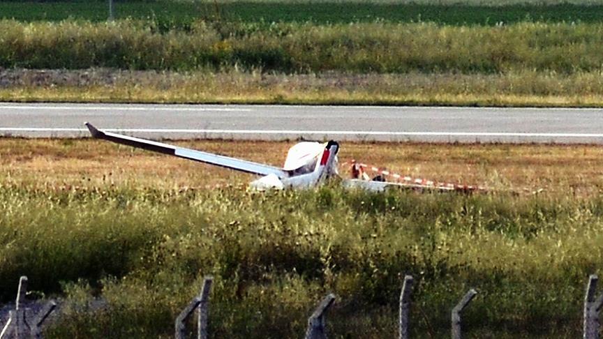 Uşak'ta İniş Sırasında Ön Tekeri Kopan Eğitim Uçağında Hasar Meydana Geldi