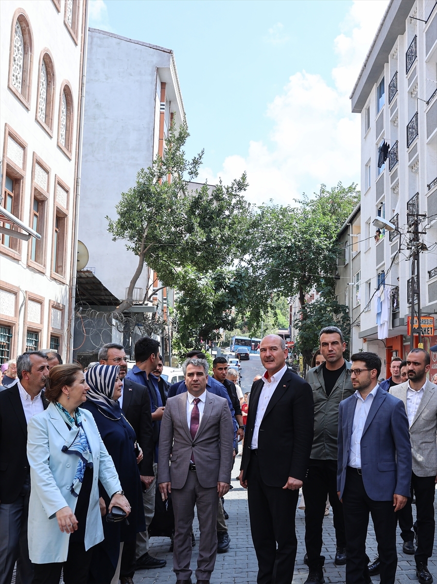 Bakan Soylu, Esenyurt'ta Selden Etkilenen Bölgede İnceleme Yaptı