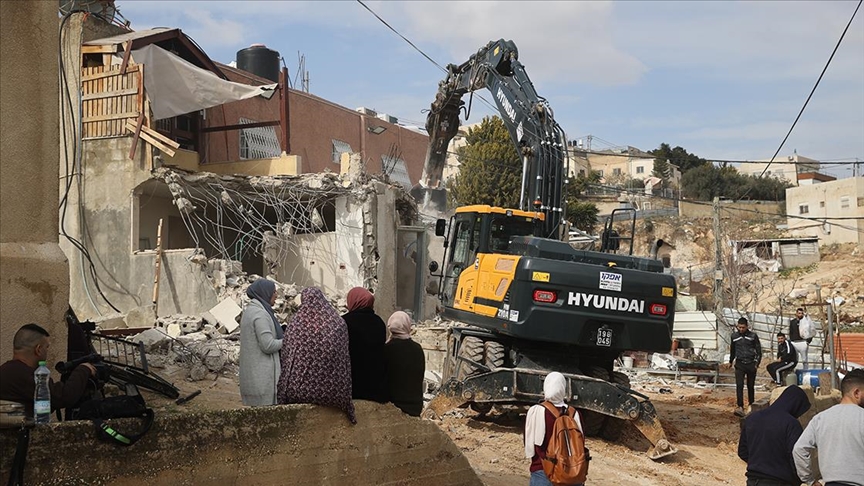 İsrail güçleri Batı Şeria'da Filistinlilere Ait Bir Evi Yıktı