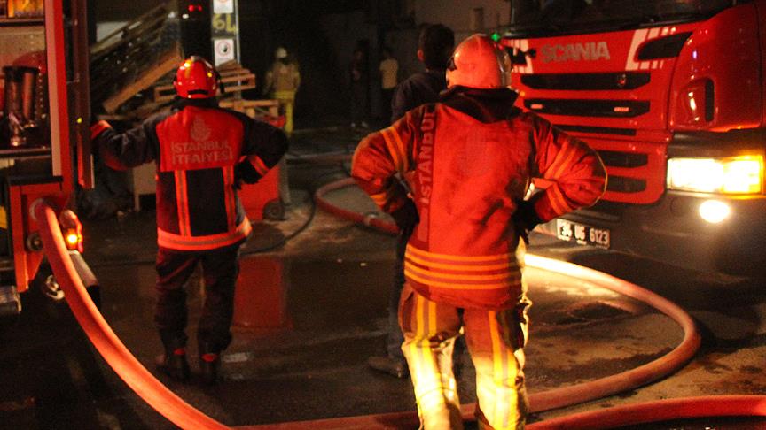 Beyoğlu'nda Otelde Çıkan Yangın İtfaiye Ekipler Tarafından Söndürüldü