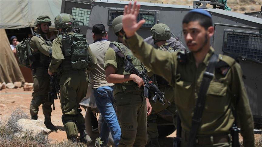 İsrail Ordusu Batı Şeria'da 12 Filistinliyi Gözaltına Aldı
