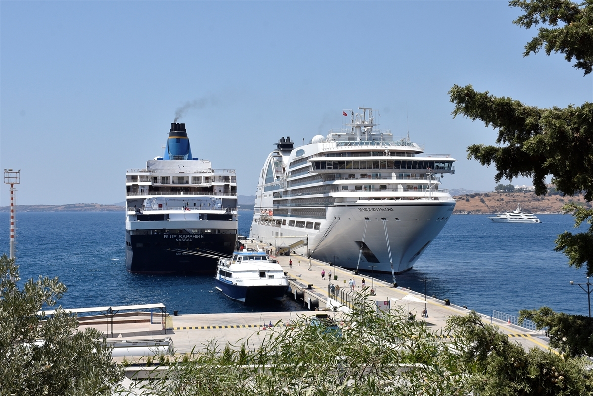 Bahama Bandıralı Kruvaziyer Seabourn Encore Bodrum'a Yanaştırıldı