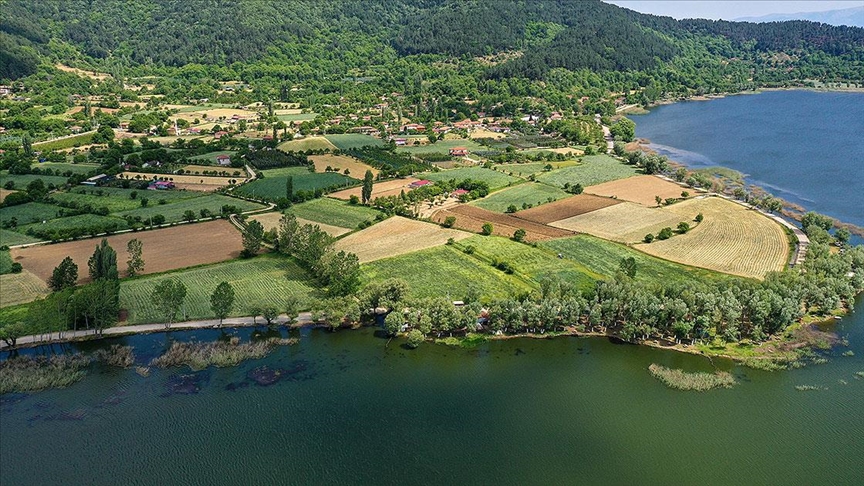 Bolu'da Sıcak Havadan Bunalanlar Gölcük'te Doğa İçinde Zaman Geçirdi