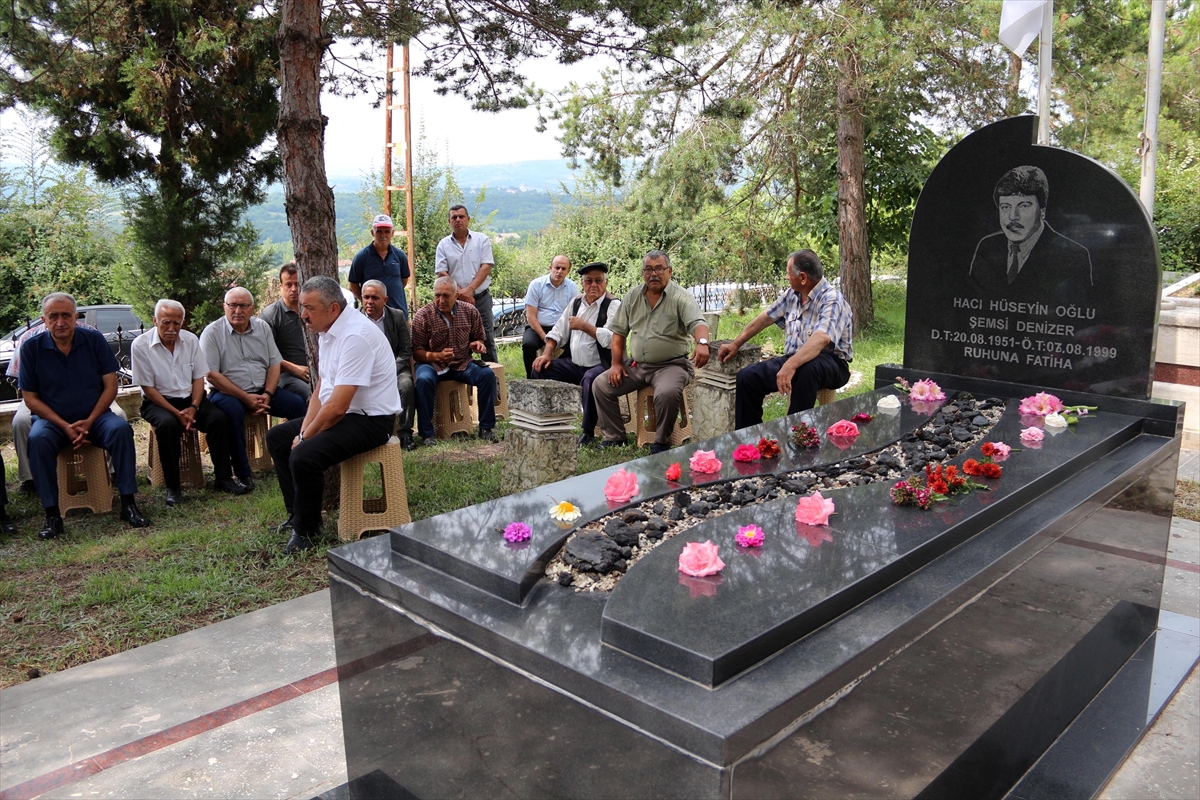 Şemsi Denizer Zonguldak'ta Mezarı Başında Anıldı