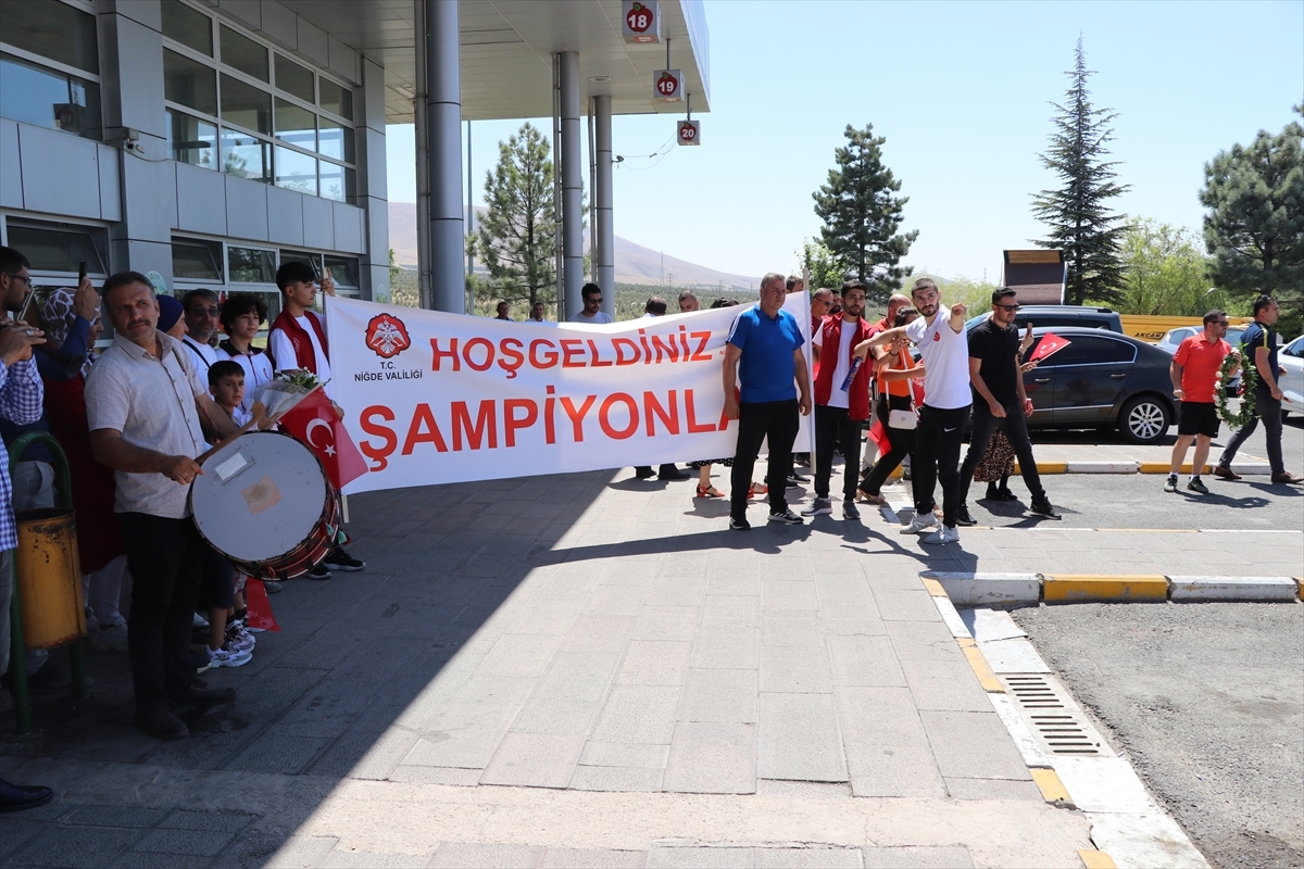 Avrupa Şampiyonu Genç Halterci Yasin Büyükhüseyinler, Niğde'de Coşkuyla Karşılandı 