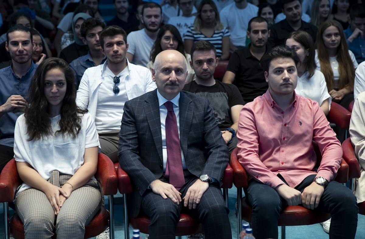 Bakan Karaismailoğlu, Stajyerlere Bakanlık Projelerini ve Hedeflerini Anlattı: