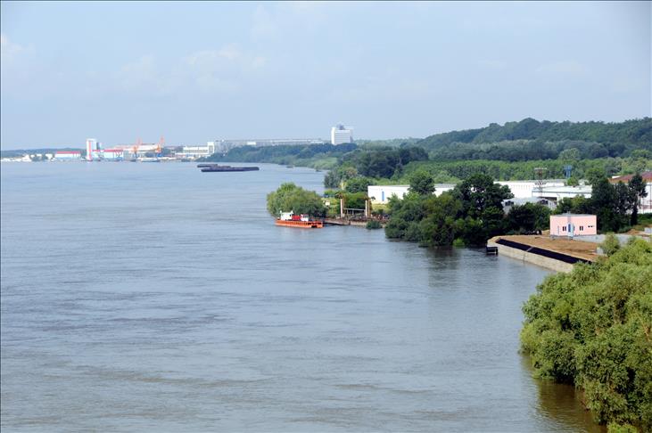 Bulgaristan'da Tuna Nehri'nde Su Seviyesinin Düşmesi Ticaret ve Turizmi Etkiliyor