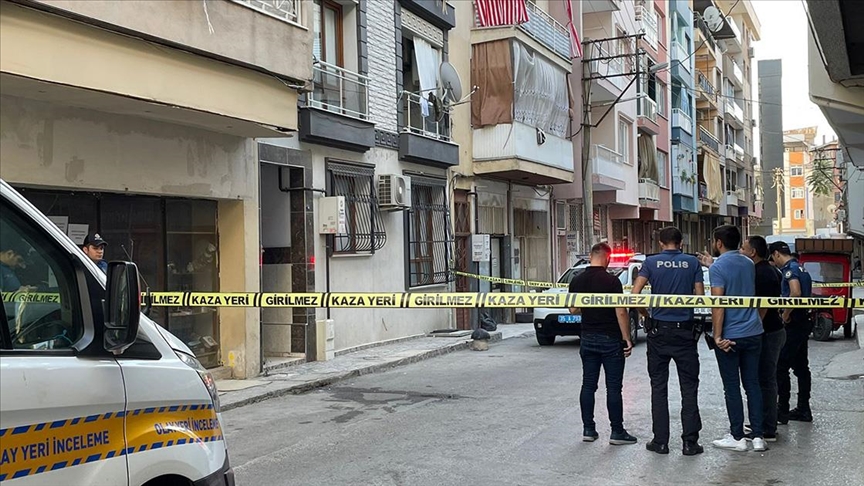 İzmir'de Bir Kişi Eşi ve Kayınpederini Silahla Öldürdü, 2 Baldızını Yaraladı